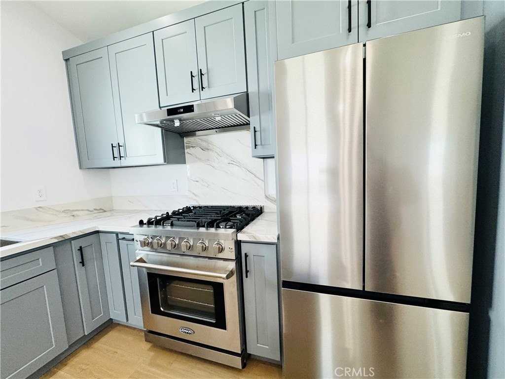 7742 Vassar Ave - Photo 3 of 14