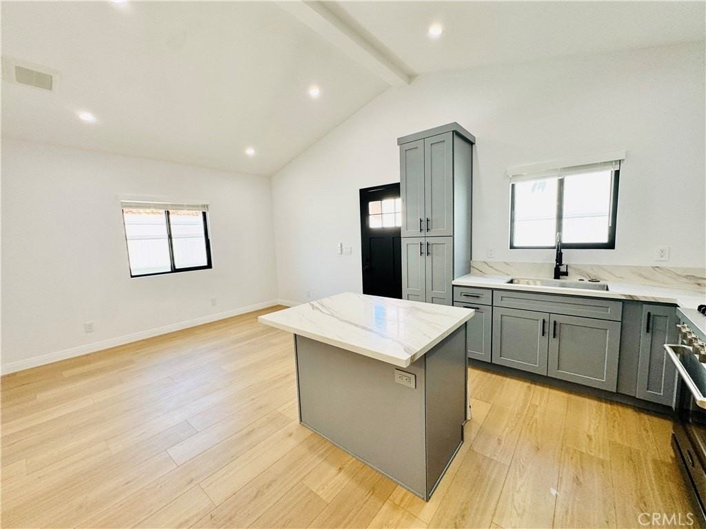 7742 Vassar Ave - Photo 6 of 14