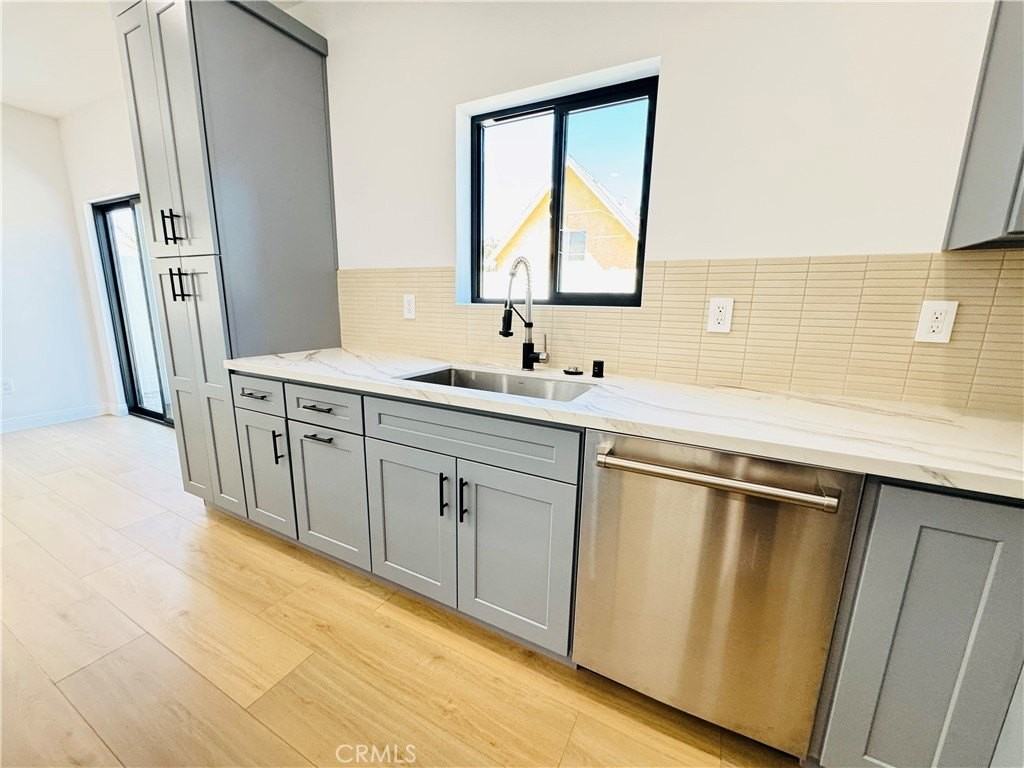 7744 Vassar Ave - Photo 6 of 34