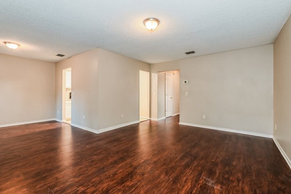 11702 Tanager Dr - Photo 4 of 17