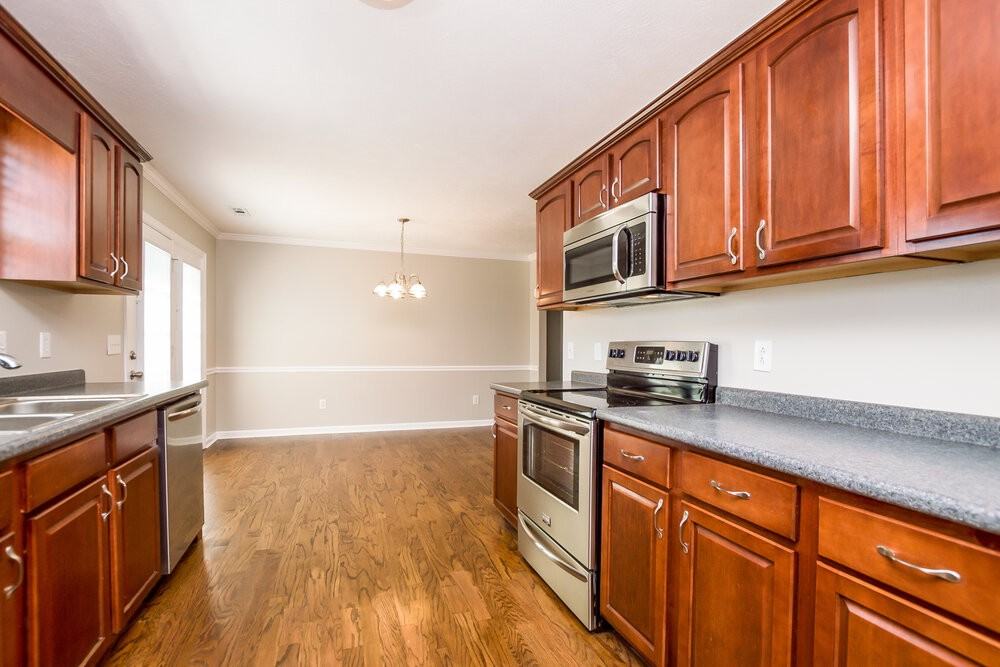3407 Wellington Pl - Photo 3 of 15