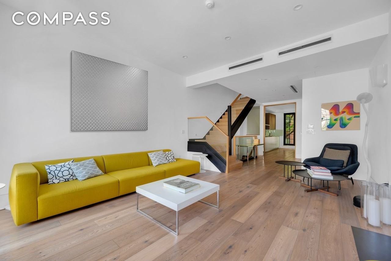 440 W 20th St #TH - Photo 2 of 23