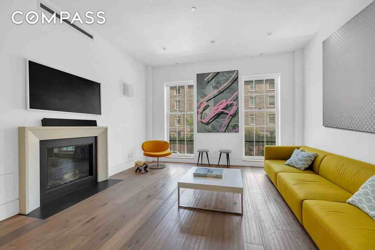 440 W 20th St #TH - Photo 3 of 23