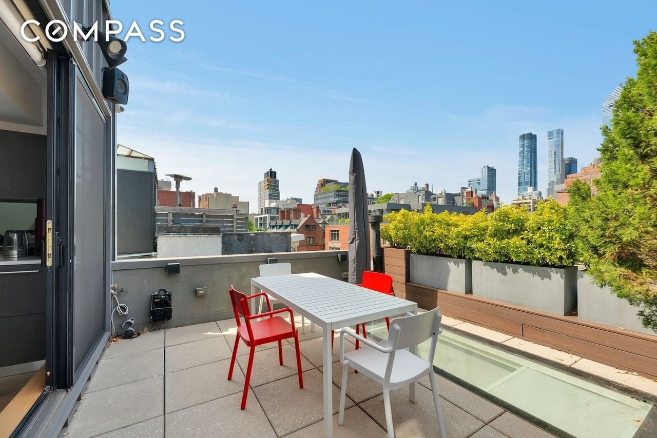 440 W 20th St #TH - Photo 6 of 23