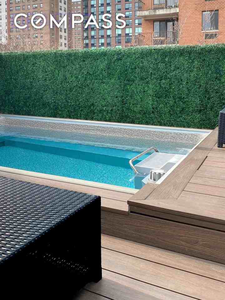 440 W 20th St #TH - Photo 7 of 23