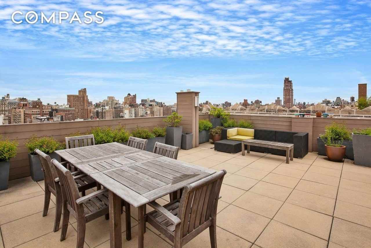27 W 72nd St - Photo 5 of 17