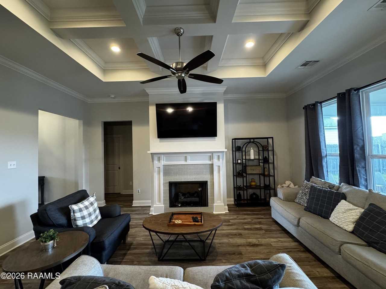 200 Tennyson Dr - Photo 4 of 31