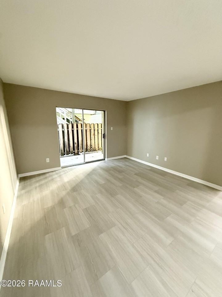 200 High Meadows Blvd #103 - Photo 3 of 31