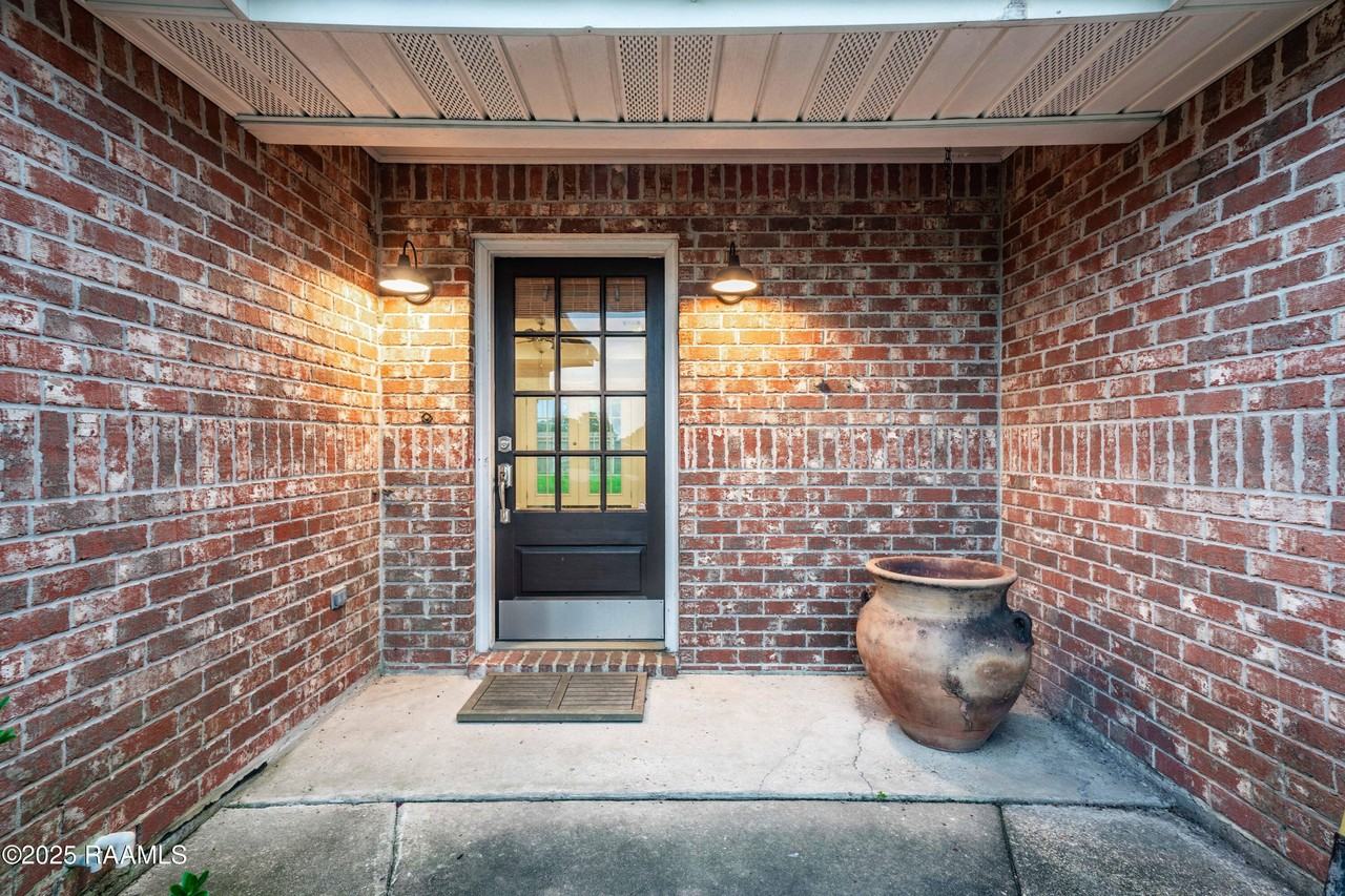 213 Longleaf Dr - Photo 4 of 28
