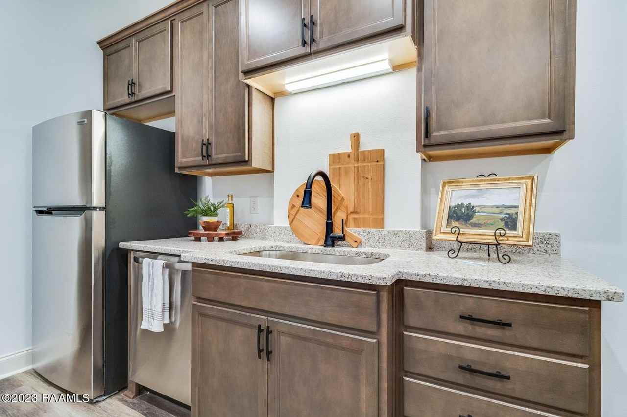 508 E Main St #E - Photo 6 of 13