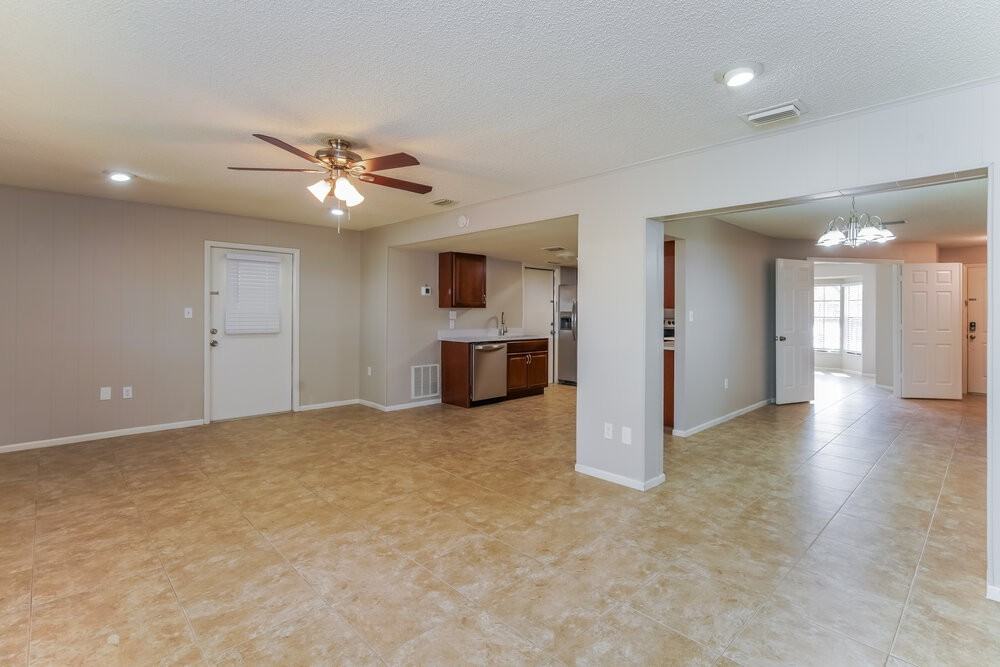 403 Blueberry Dr - Photo 4 of 16