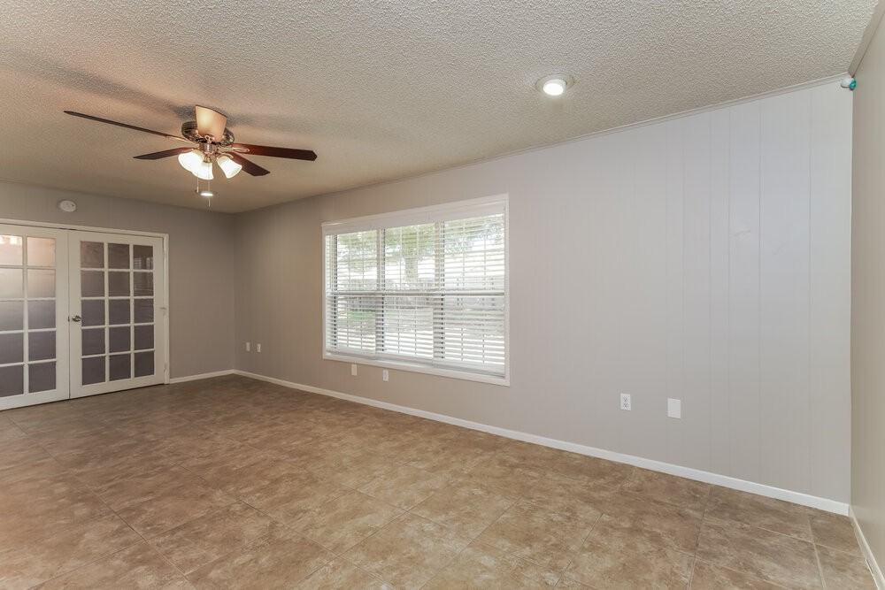 403 Blueberry Dr - Photo 5 of 16