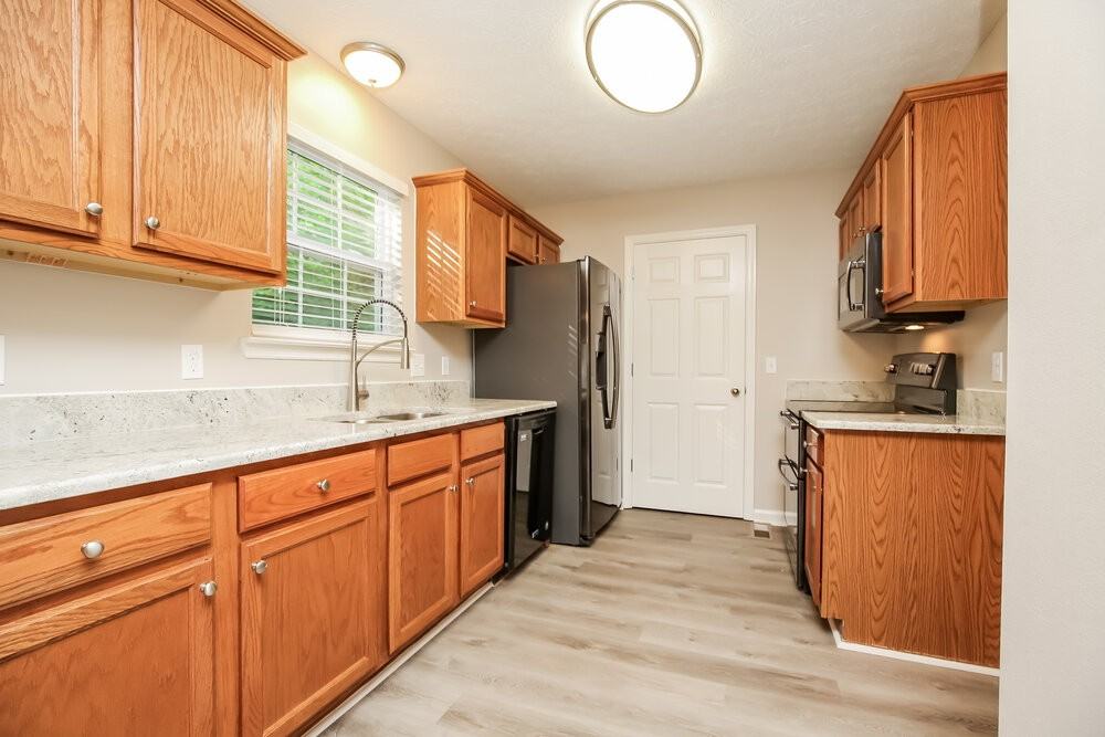 112 Township Ct - Photo 7 of 17
