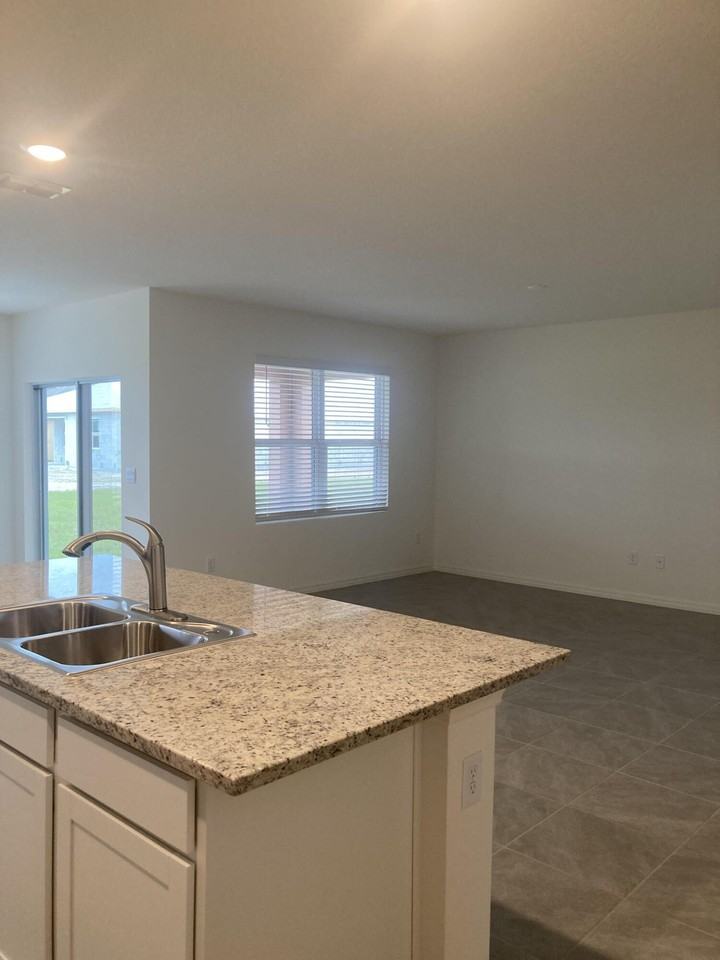 1302 Mcfarland Dr - Photo 2 of 10