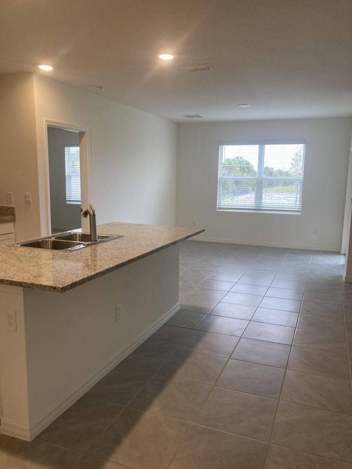 1302 Mcfarland Dr - Photo 3 of 10