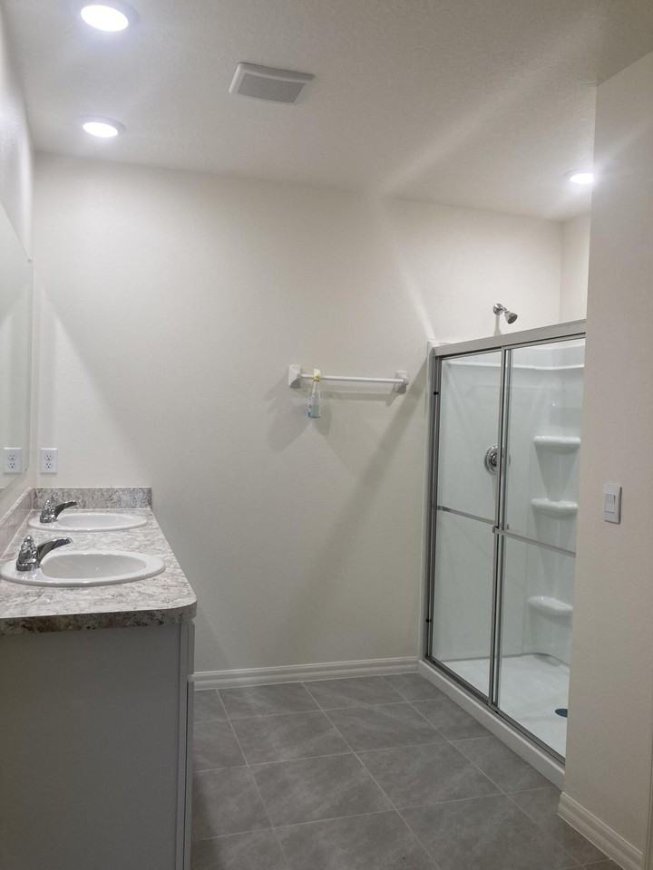 1302 Mcfarland Dr - Photo 5 of 10