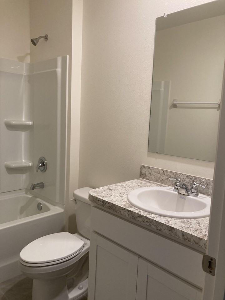 1302 Mcfarland Dr - Photo 7 of 10