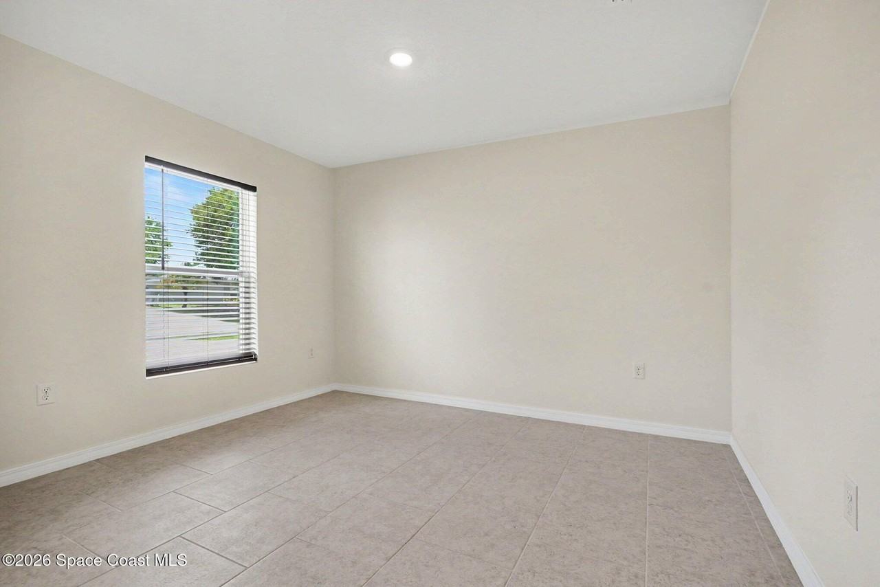 436 Wimpole Ln Sw - Photo 2 of 17