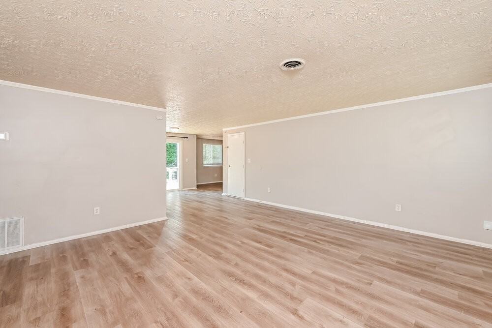 1860 Suwanee Ridge Ct - Photo 3 of 16
