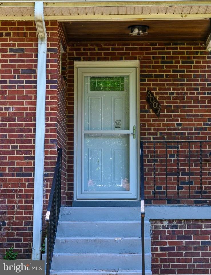 6007 Bradley Ln - Photo 3 of 40