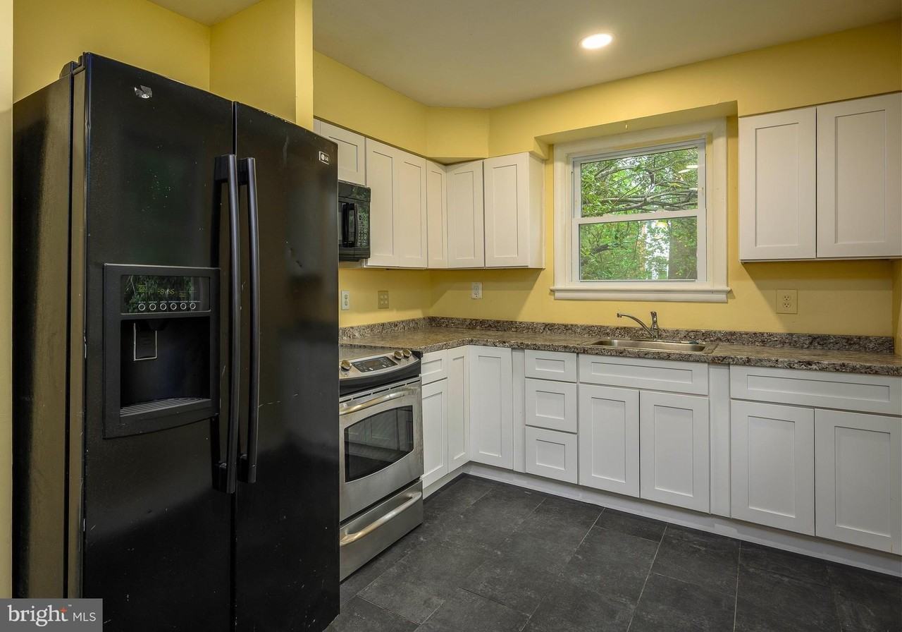 6007 Bradley Ln - Photo 6 of 40