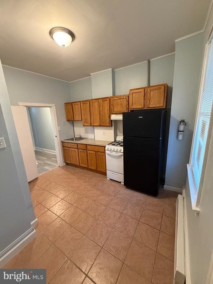 671 Long Ln #B - Photo 3 of 12