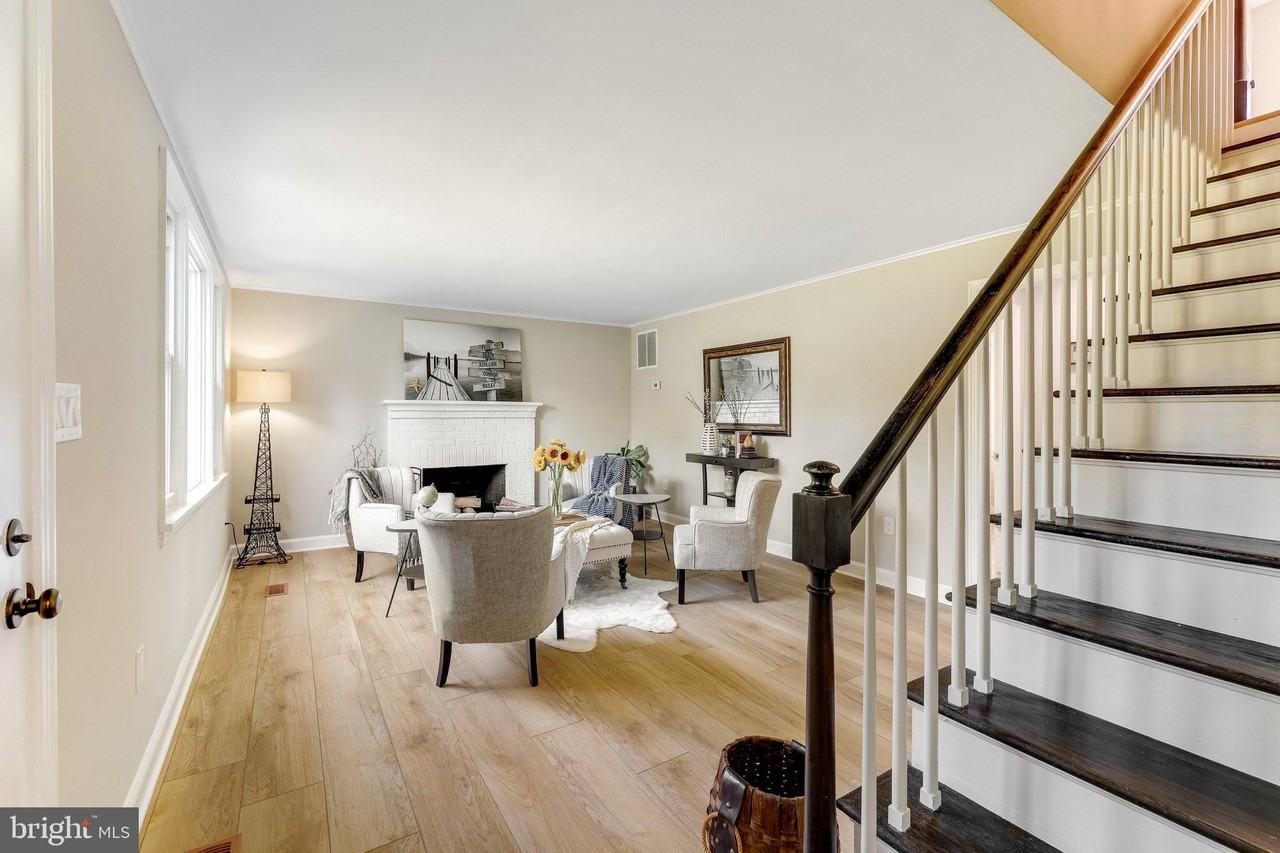 11410 WAPLES Road - Photo 7 of 50