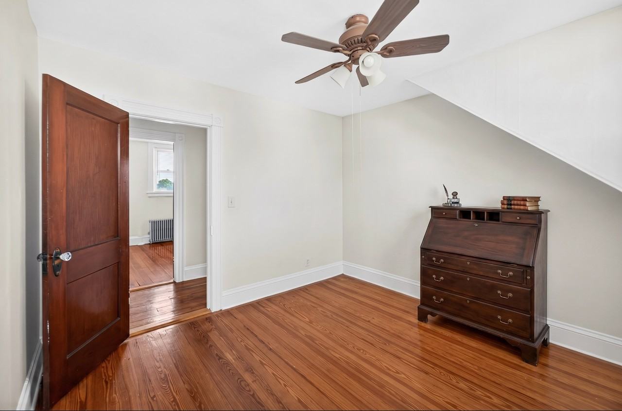 565 Academy Ave - Photo 7 of 11