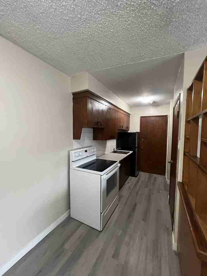 11732 130 St Nw #4 - Photo 2 of 6