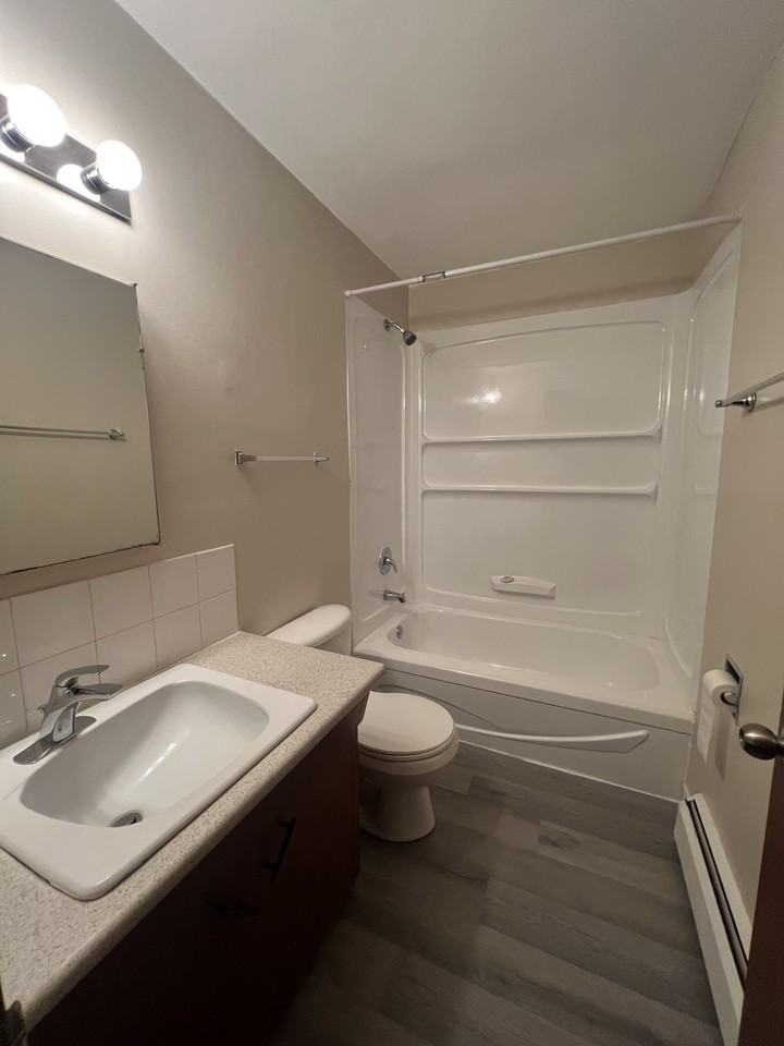 11732 130 St Nw #4 - Photo 6 of 6