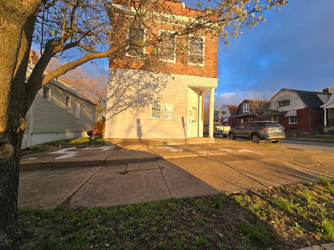 5301 Alfred Ave - Photo 2 of 10