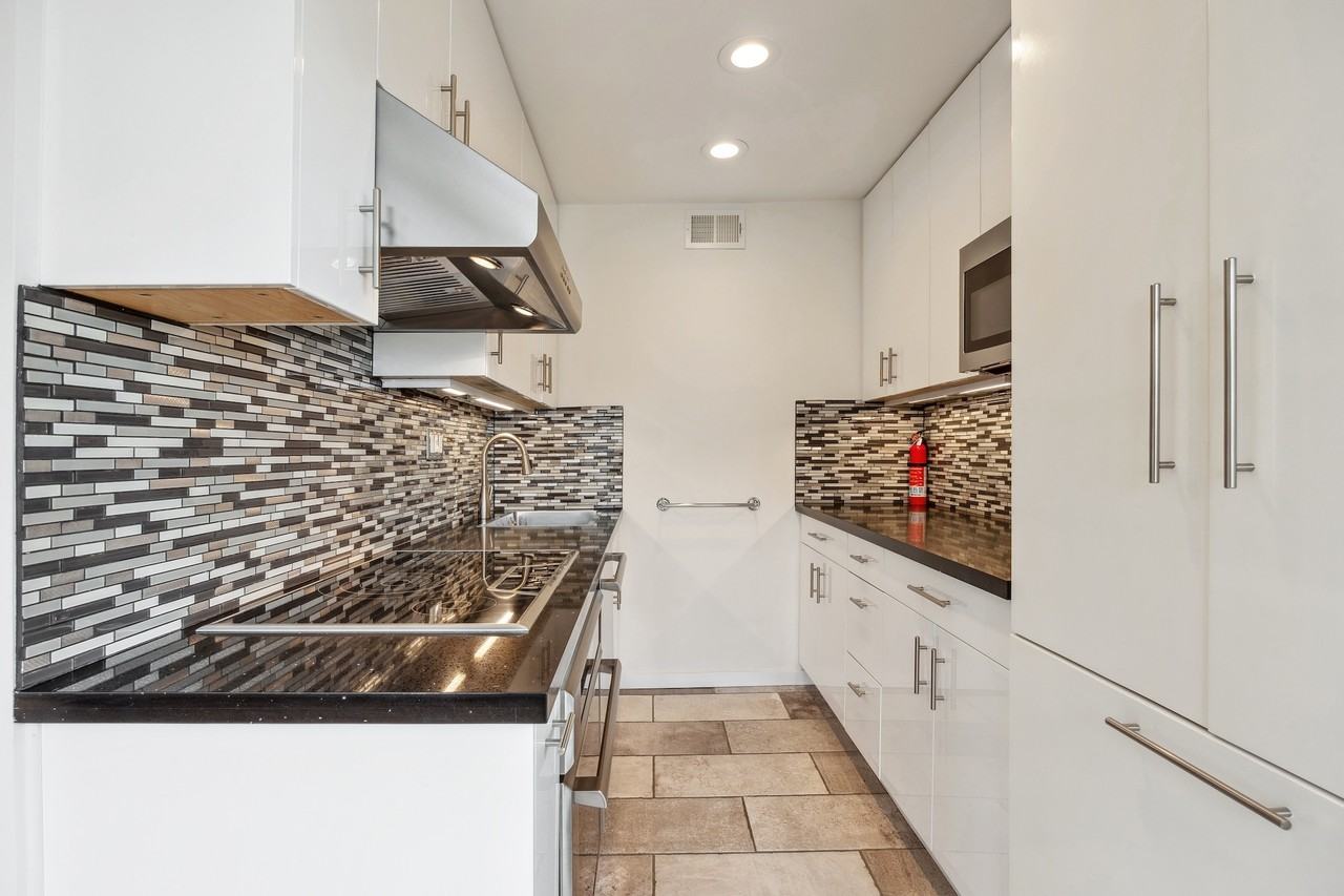 2121 Laguna St #25 - Photo 6 of 13