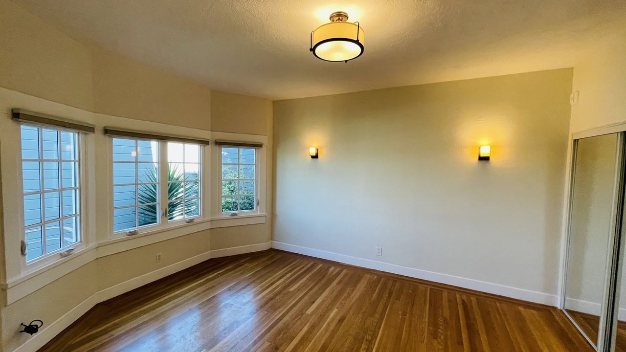 845 Waller St #4 - Photo 4 of 14