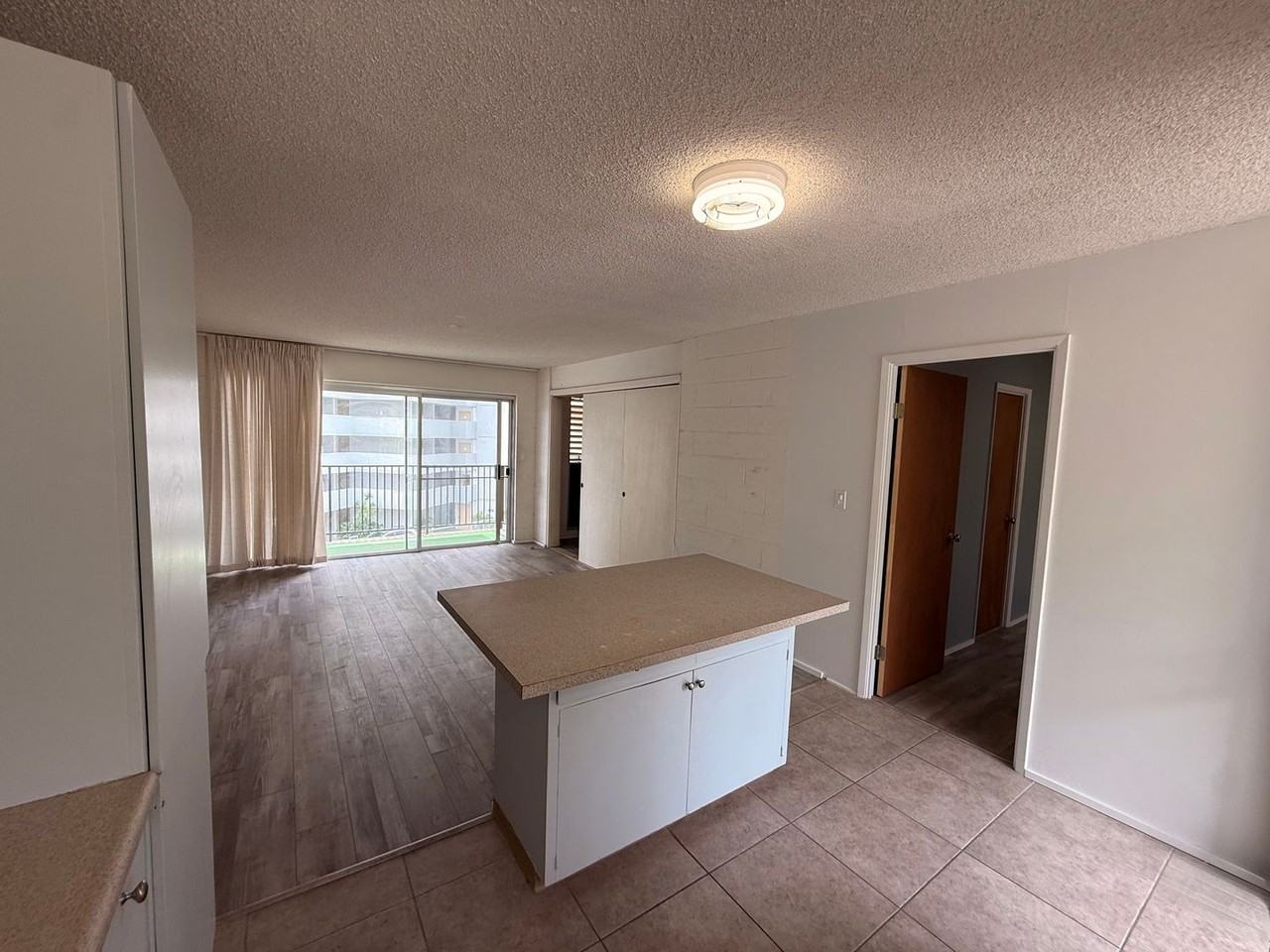 1099 Green St #309 - Photo 4 of 19