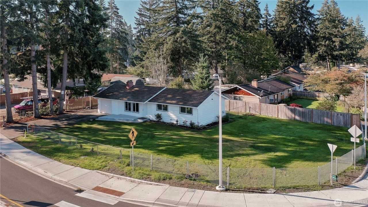 12208 Edgewood Ave Sw - Photo 2 of 9