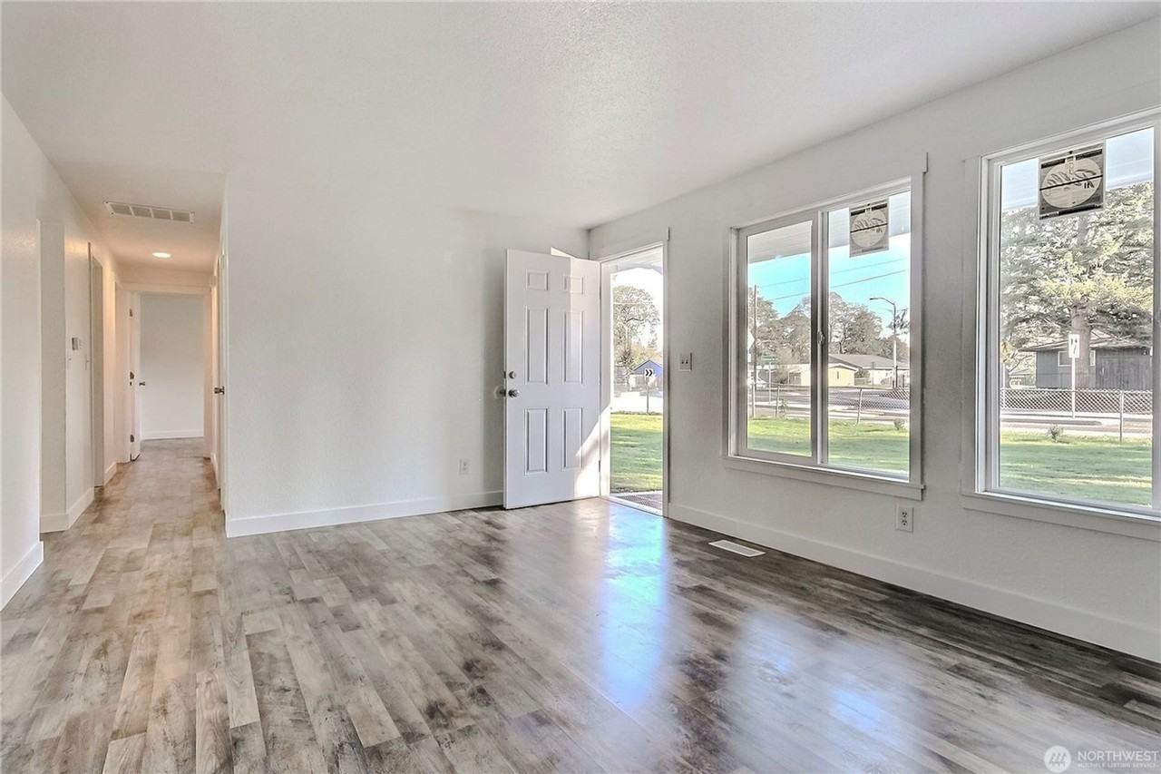 12208 Edgewood Ave Sw - Photo 5 of 9