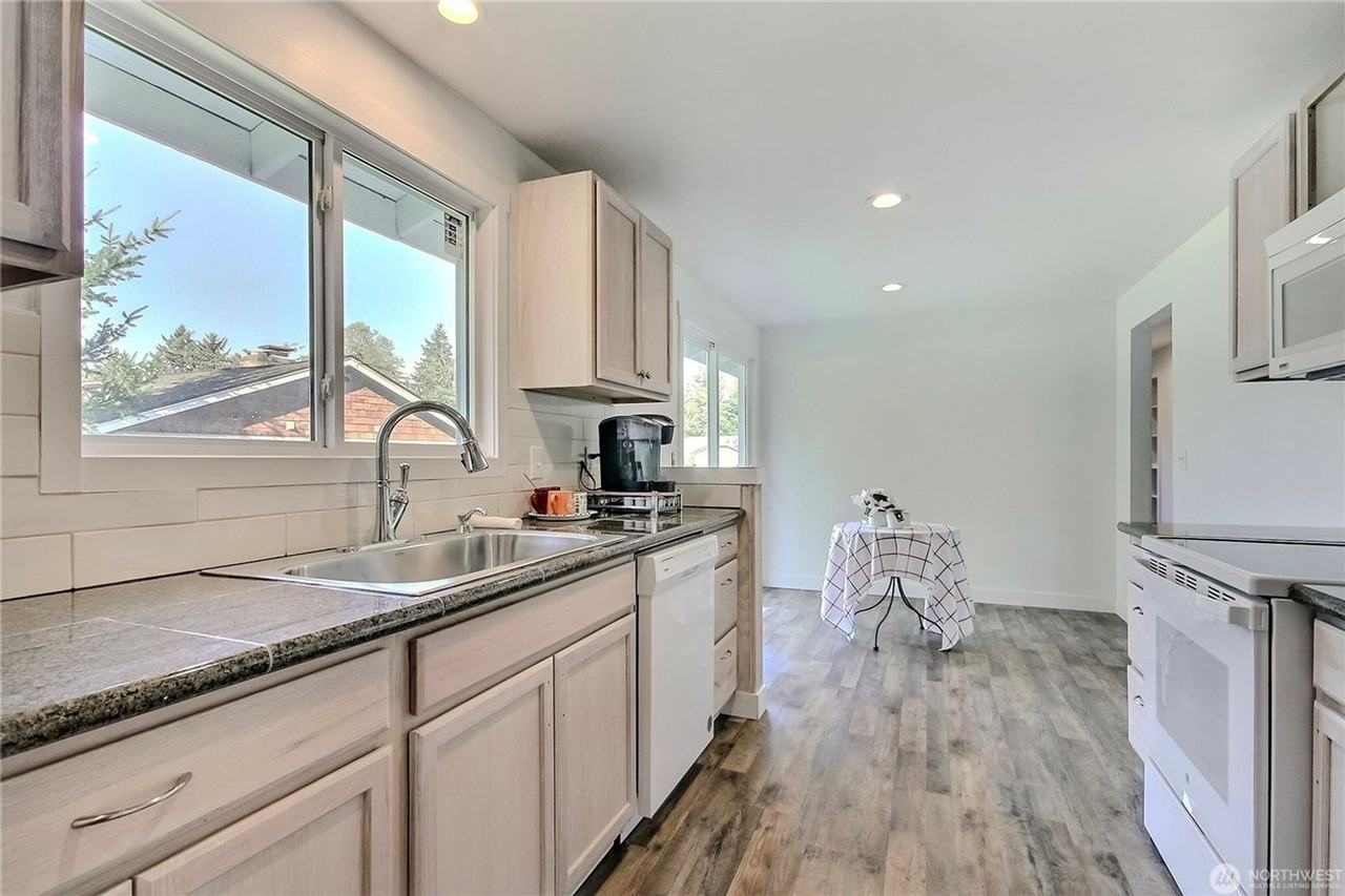12208 Edgewood Ave Sw - Photo 7 of 9