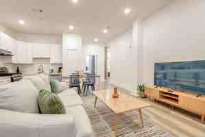 featured image of 1050 Annunciation St