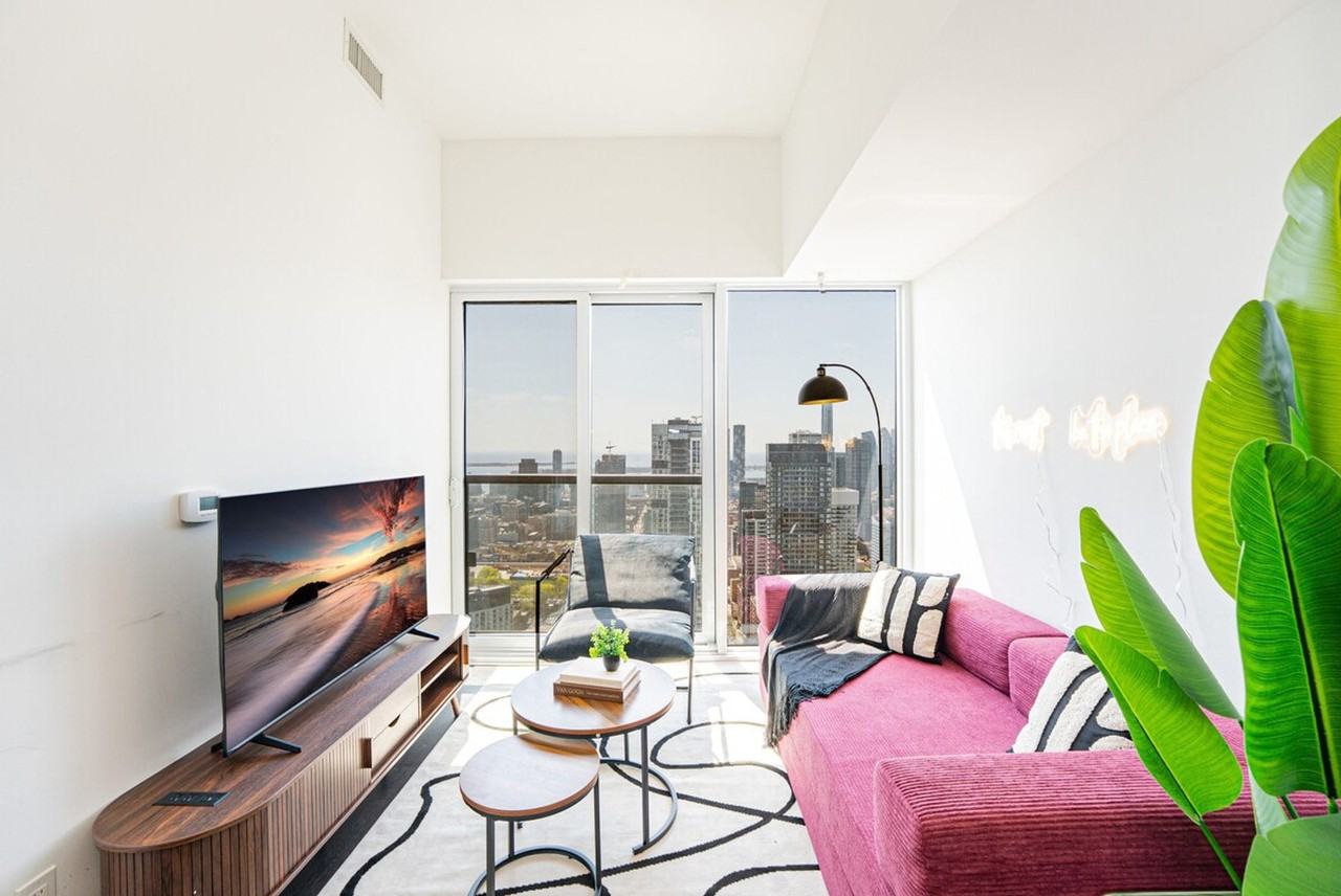 319 Jarvis St #1532802P - Photo 3 of 19