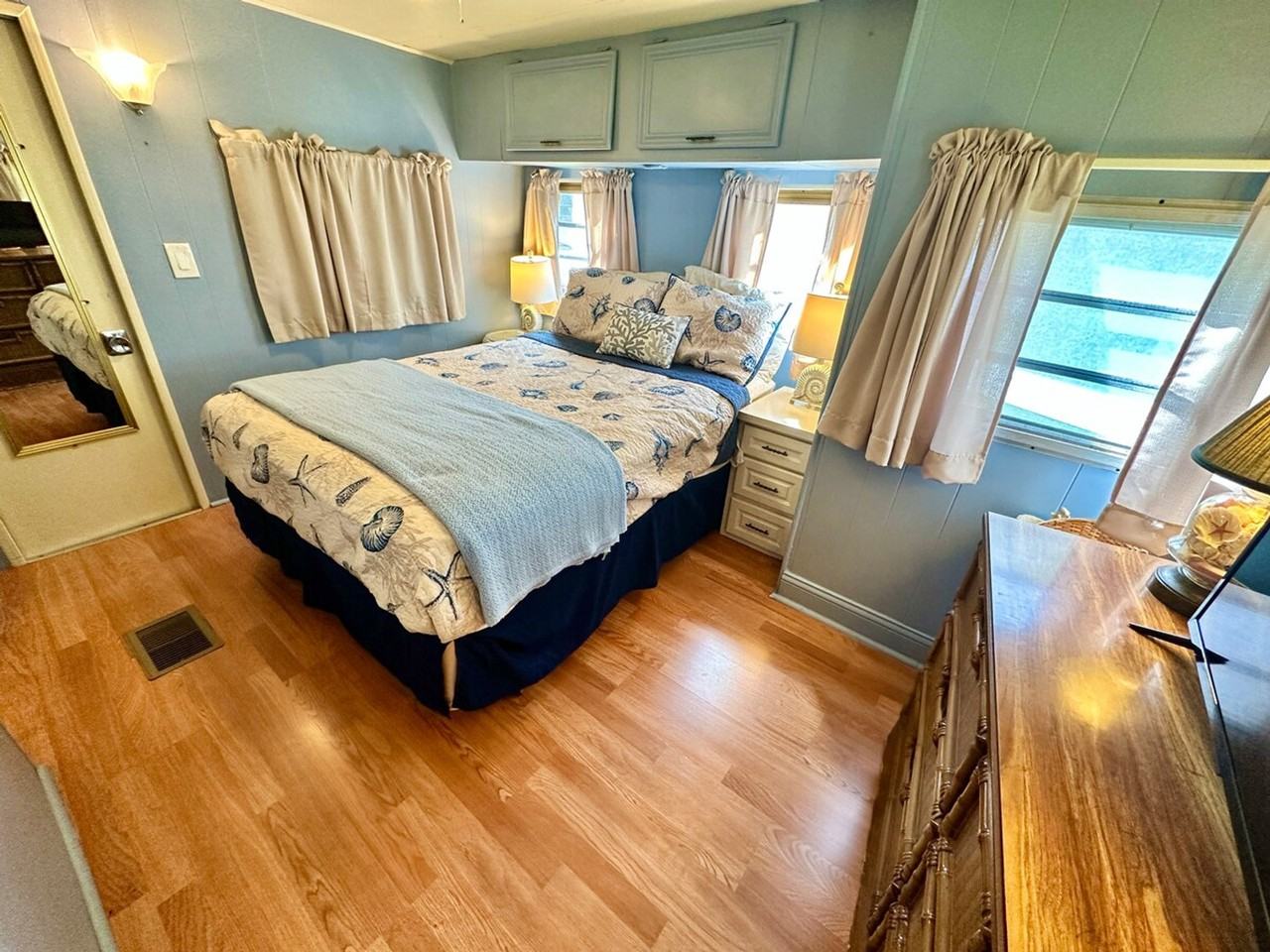 295 Nettles Blvd #1537481P - Photo 7 of 11