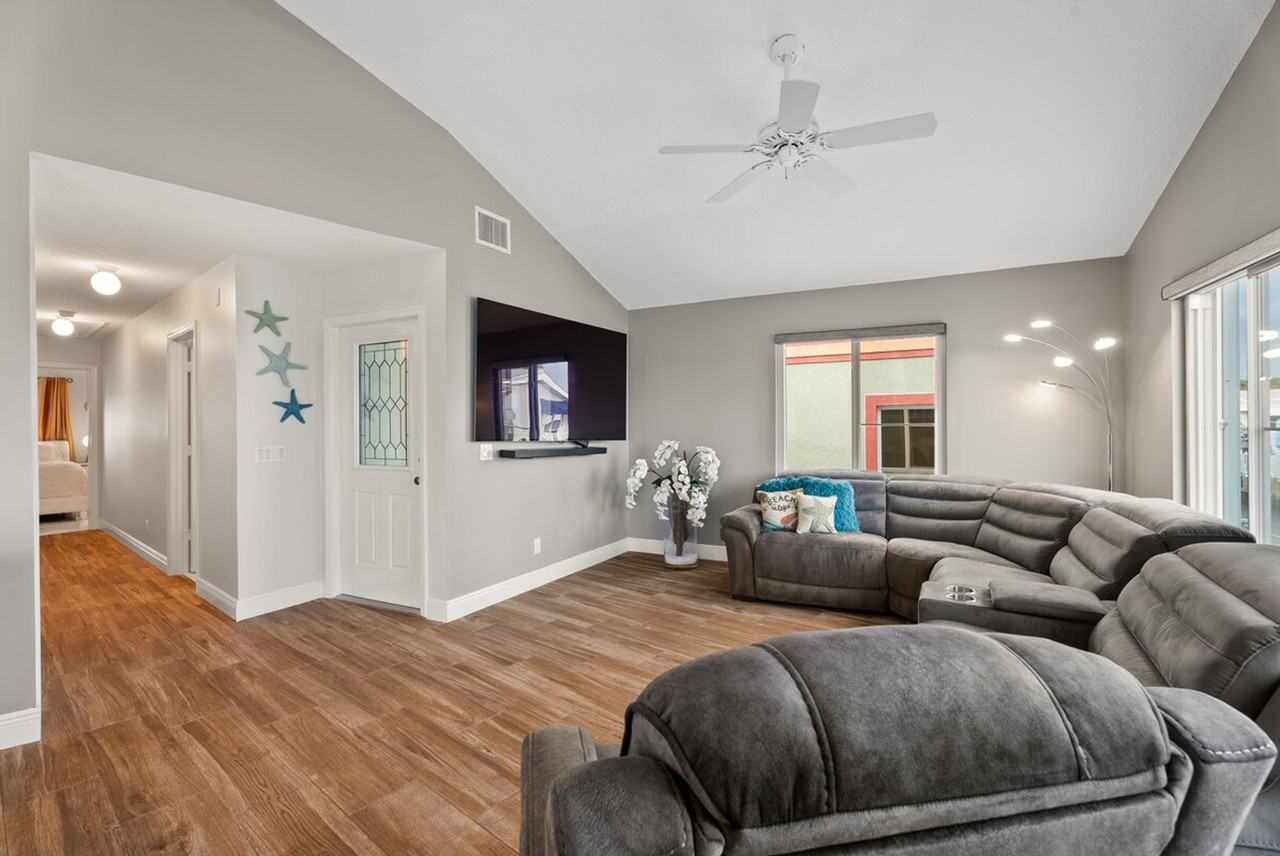 1147 Nettles Blvd #1538693P - Photo 2 of 27