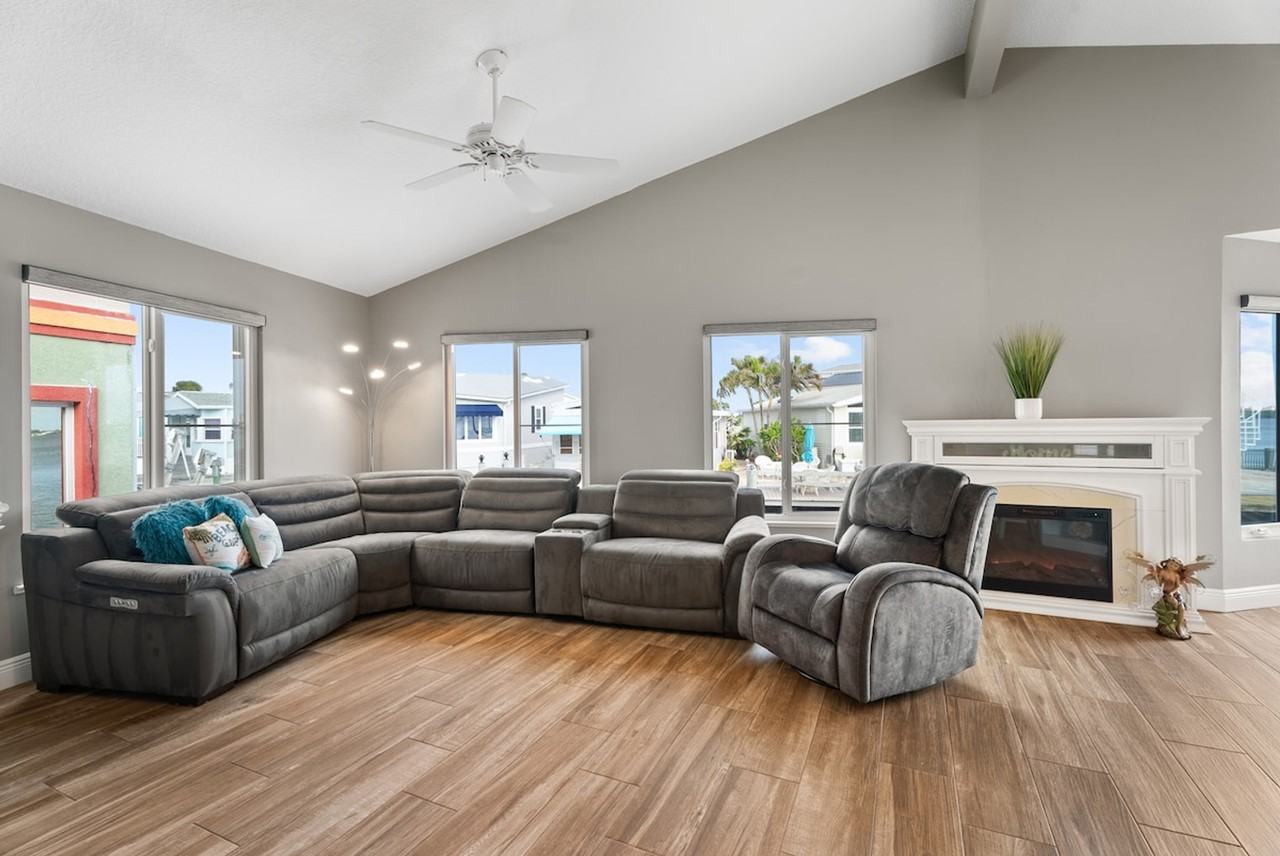 1147 Nettles Blvd #1538693P - Photo 3 of 27