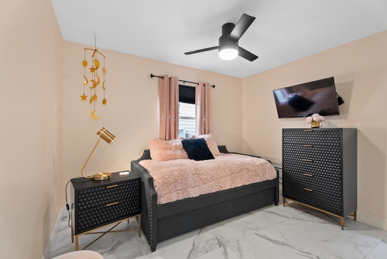 1147 Nettles Blvd #1538693P - Photo 6 of 27
