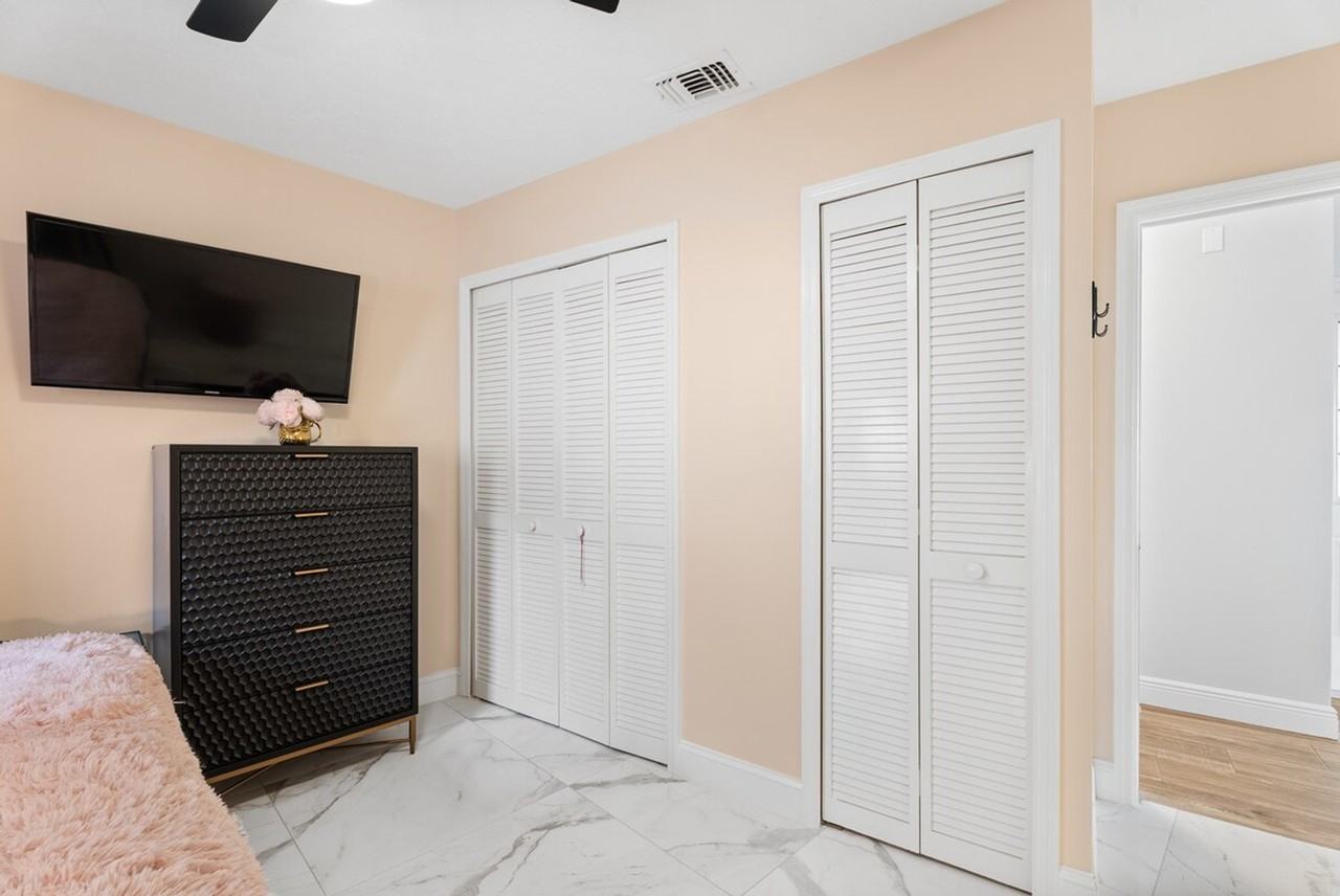 1147 Nettles Blvd #1538693P - Photo 7 of 27