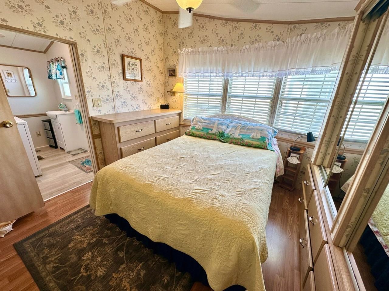 599 Nettles Blvd #1537504P - Photo 7 of 16