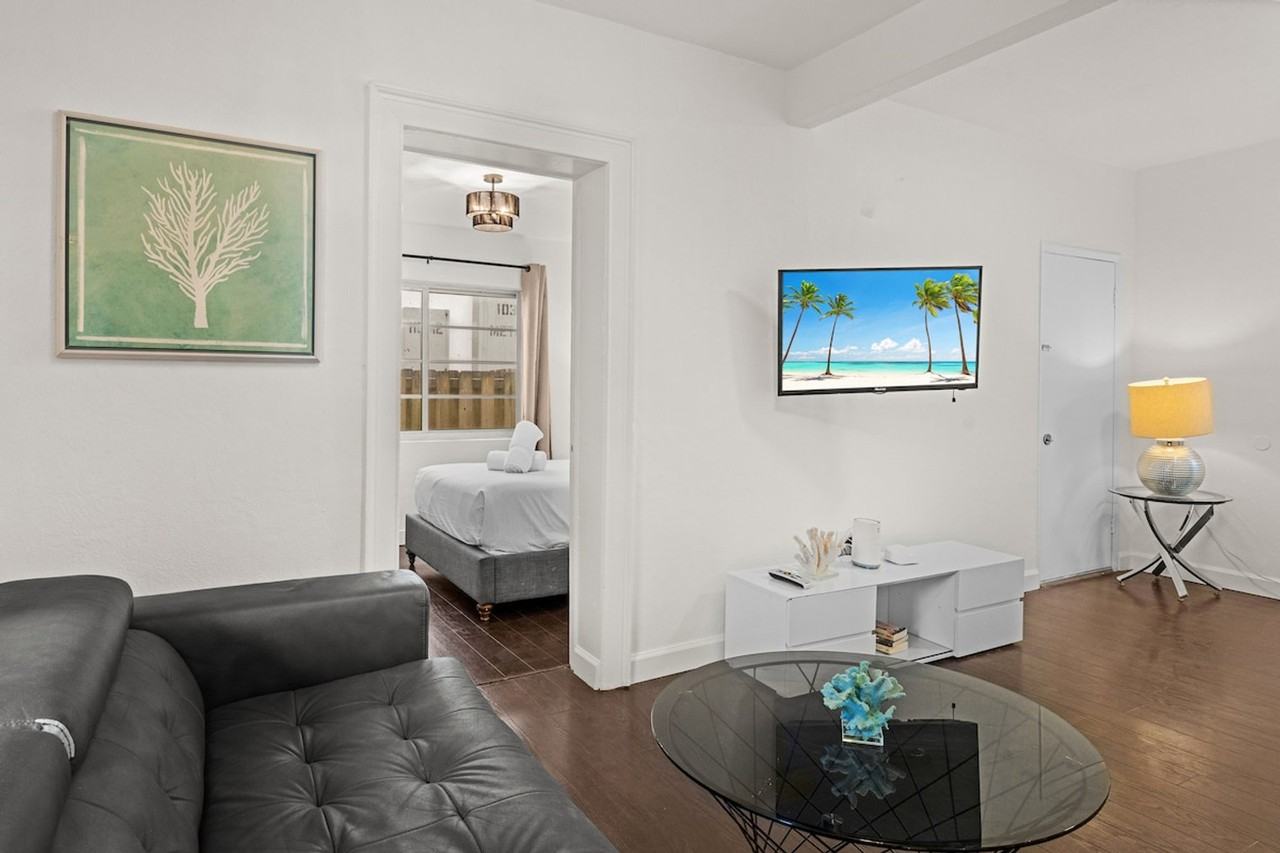 937 Lenox Ave #1540485P - Photo 2 of 18
