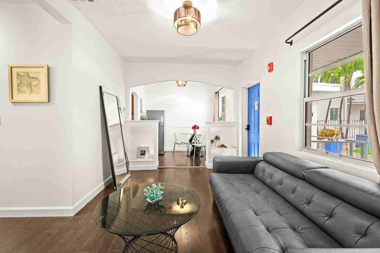 937 Lenox Ave #1540485P - Photo 3 of 18
