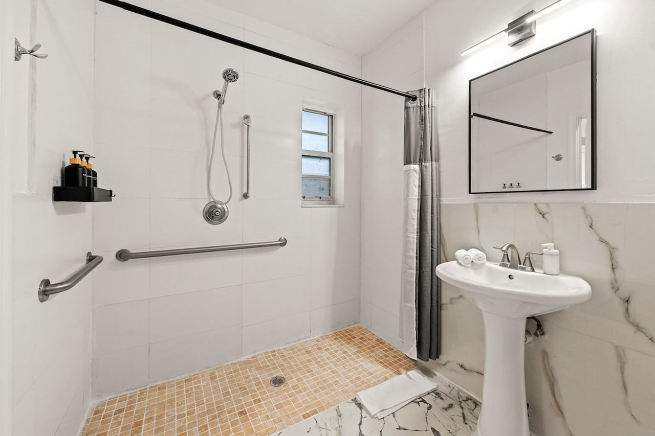 937 Lenox Ave #1540485P - Photo 5 of 18