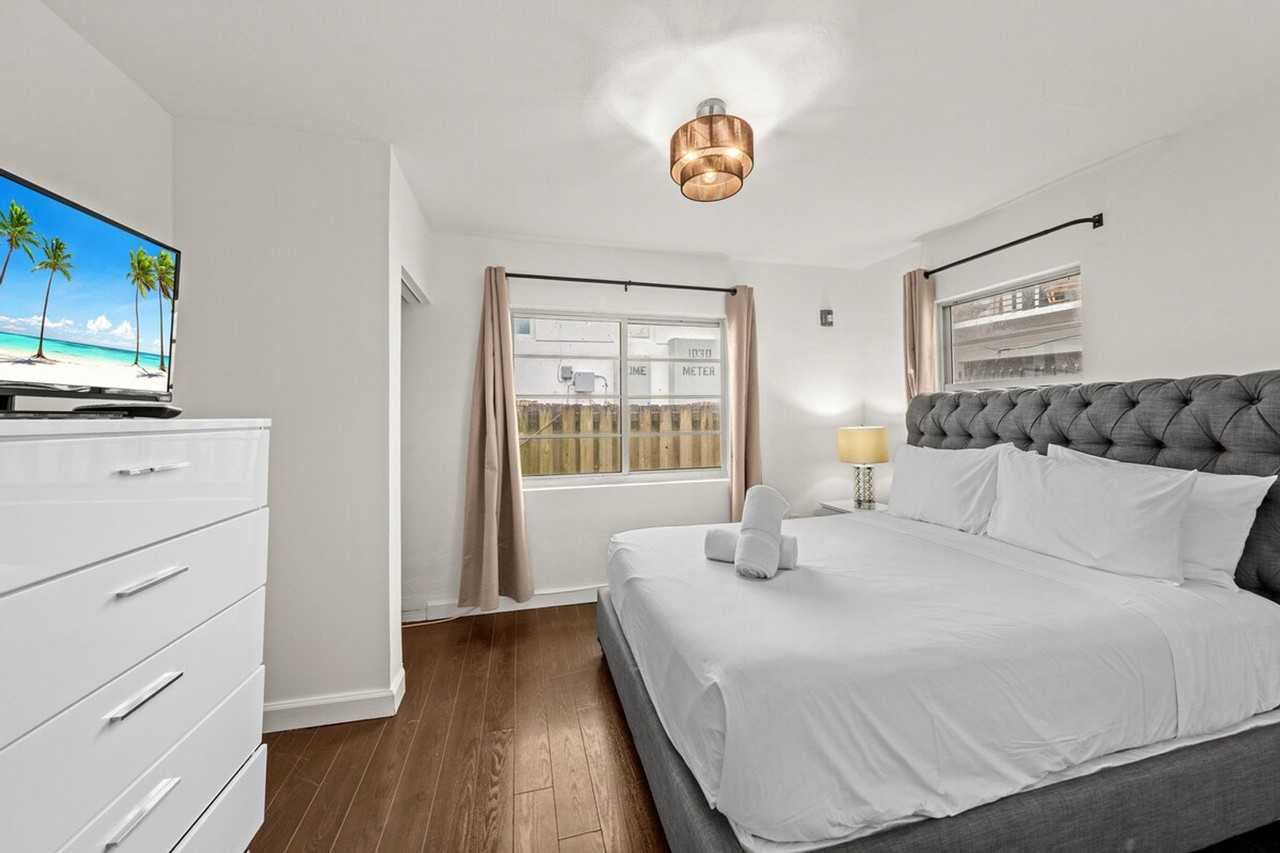937 Lenox Ave #1540485P - Photo 6 of 18