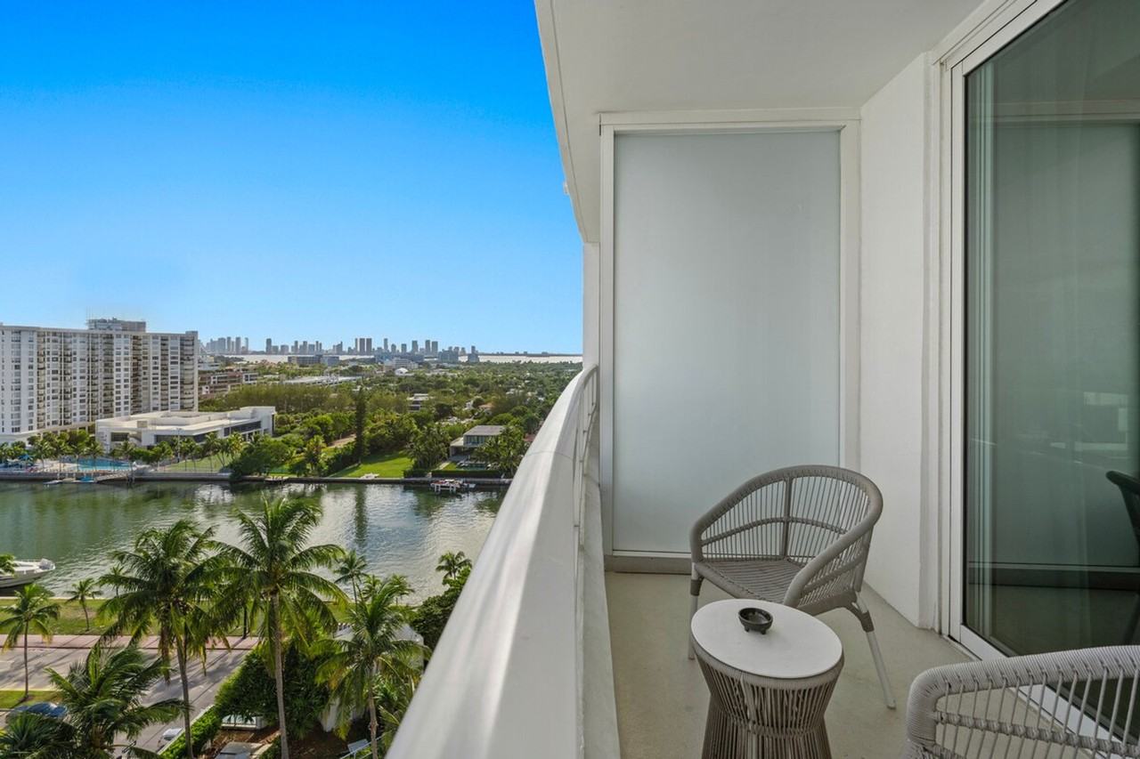 4360 Collins Ave #1540467P - Photo 4 of 16